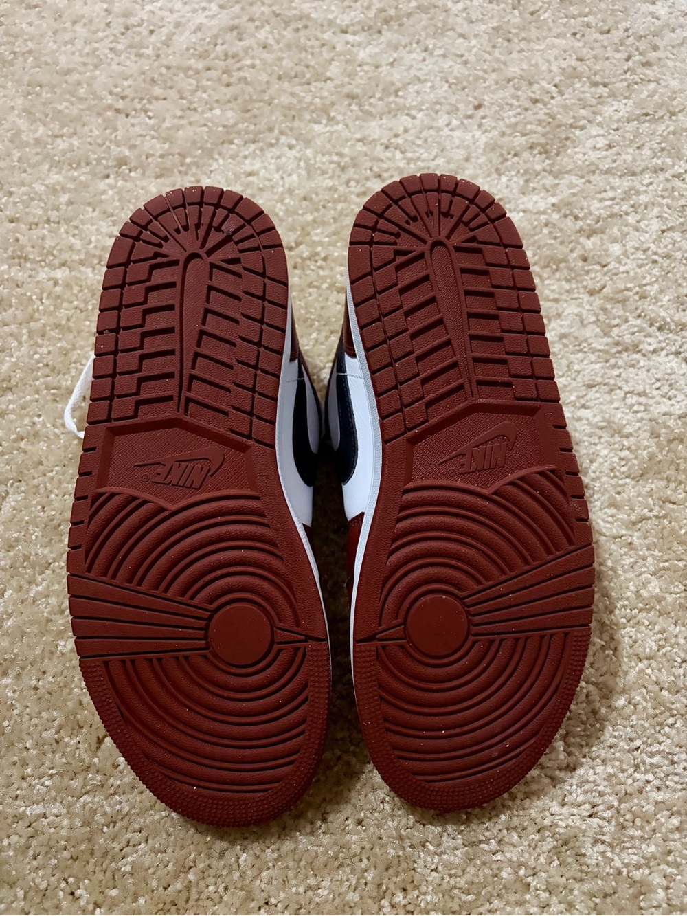 Nike Men’s Low-Top Sneakers in Maroon, White & Black - Picture 5 of 5